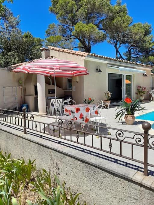 Villa Le Bosquet En Luberon. Ménerbes Exterior foto